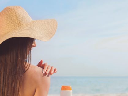 Comprendre les risques solaires : se protéger du soleil, c’est protéger sa santé.